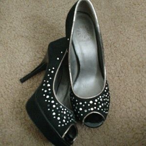 Black Yellow Box heals- size 7